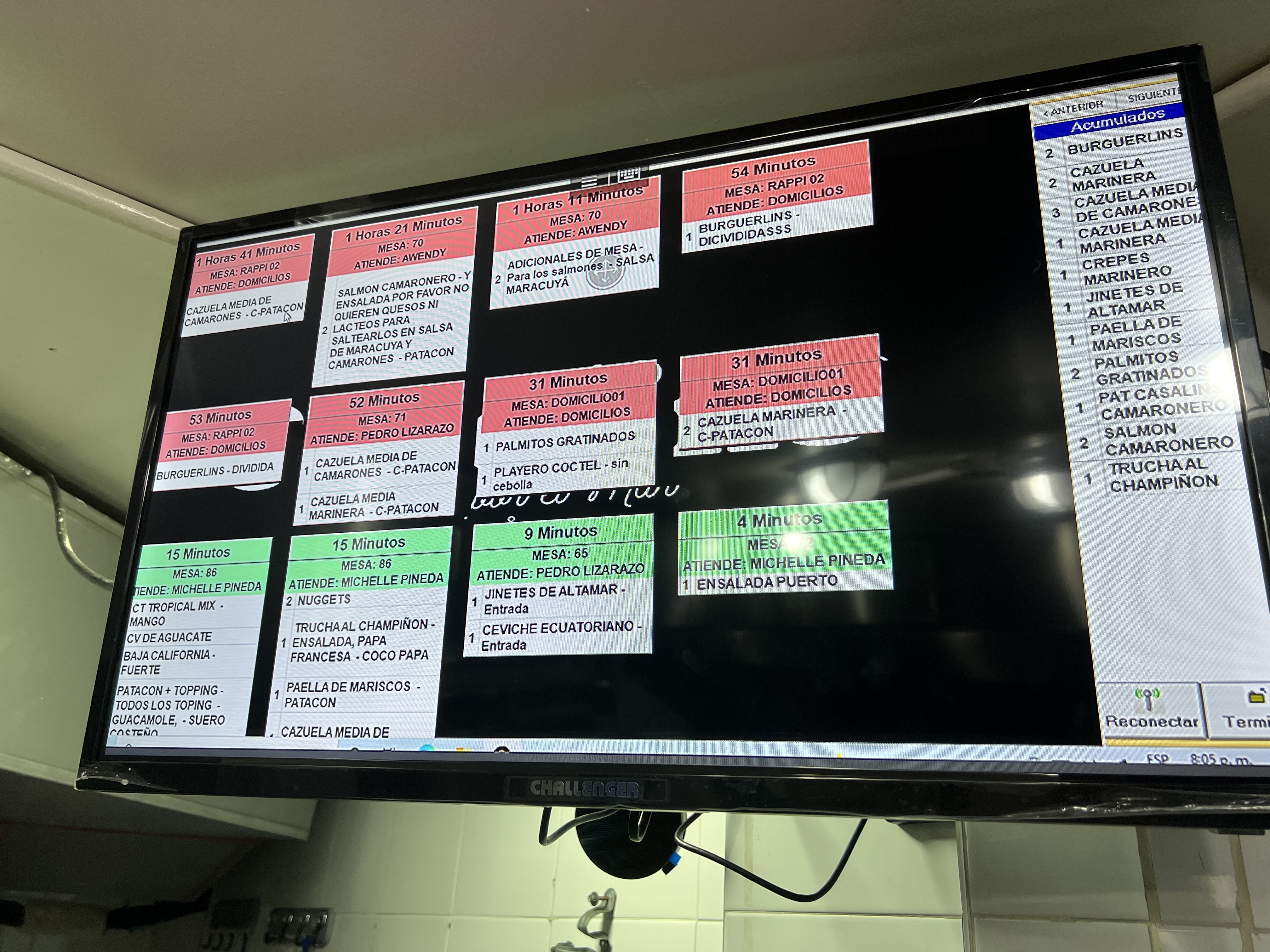 Pantalla KDS en cocina para control de tiempos en software para restaurantes